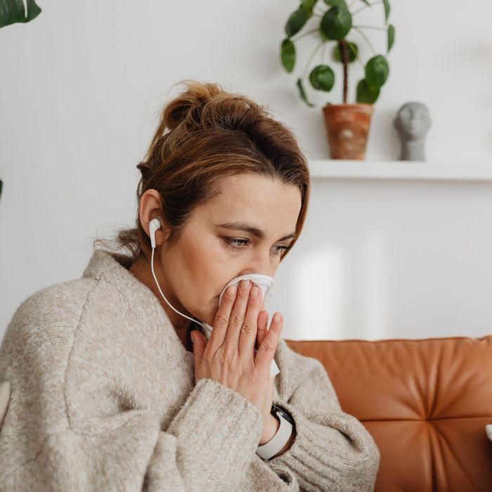 recognizing cold and flu symptoms image 2
